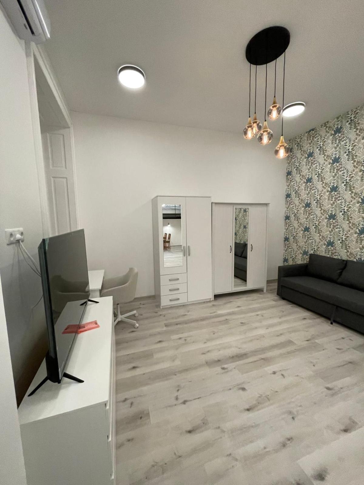 Szekely Apartment Near Deak Ferenc Square With Free Parking In Garage Budapeste Exterior foto