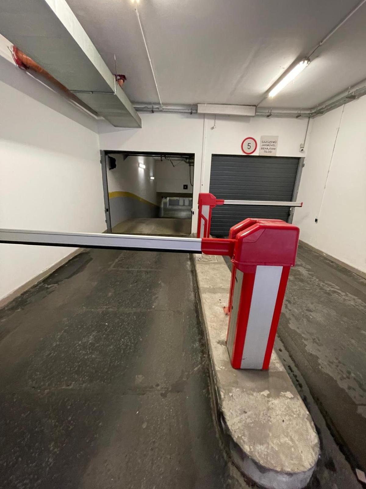 Szekely Apartment Near Deak Ferenc Square With Free Parking In Garage Budapeste Exterior foto